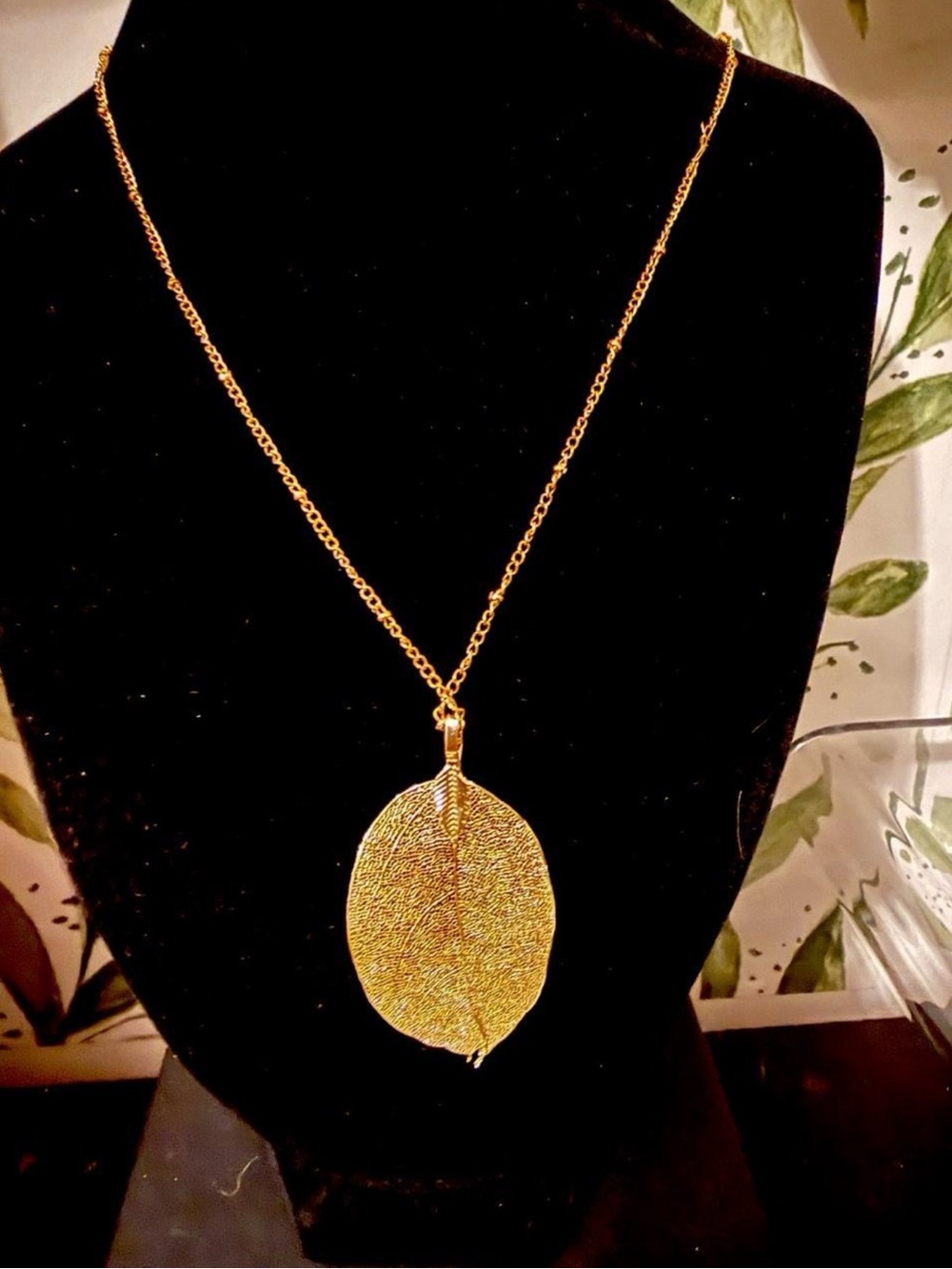 Gold Leaf Pendant Necklace - Gold Women's Jewelry
